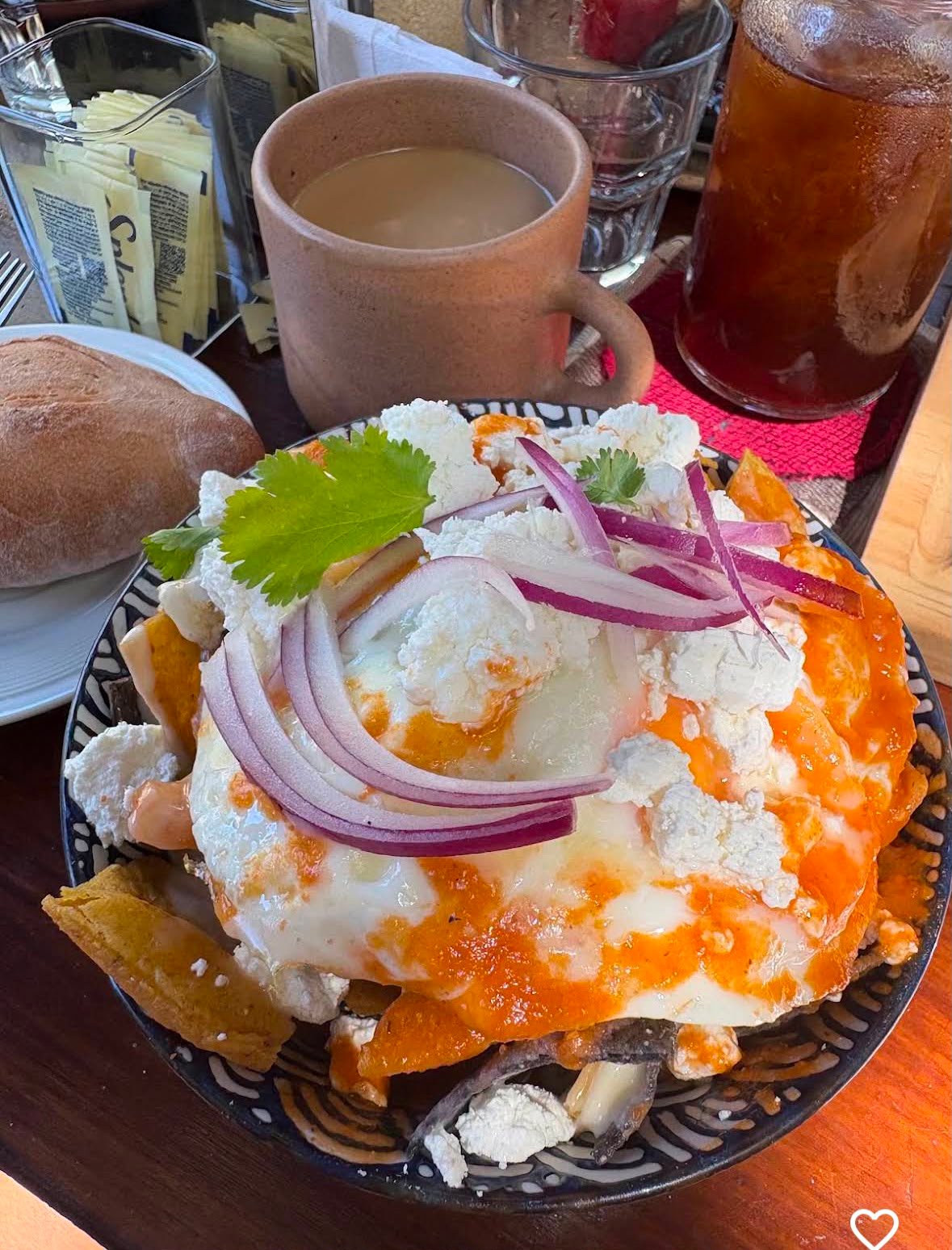 Chilaquiles verdes Migrante, platillo del menú de fin de semana