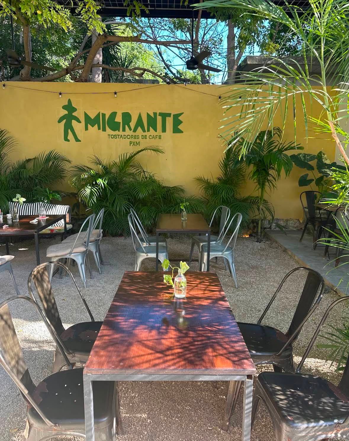 Ambiente del comedor de Migrante Café