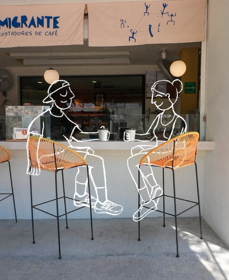 Detalle artístico de la fachada de Migrante Café