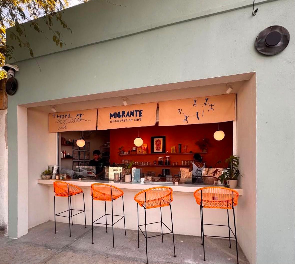 Fachada de Migrante Café en Playa del Carmen